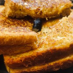 A picture of Garlic Bread.