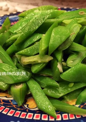 A picture of Garlic Stir-Fried Northeastern Chinese Green Beans.