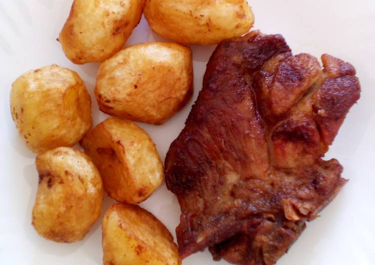 Simple Way to Make Super Quick Homemade Pork Collar Steak & Potatoes