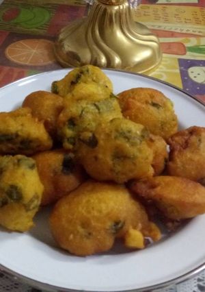 A picture of Rava & spinach fritters.