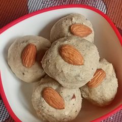 A picture of Jowar Dry Fruits Ladoo.