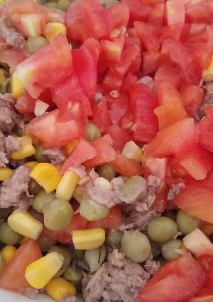 Una foto de Ensalada de atún súper fácil y práctica