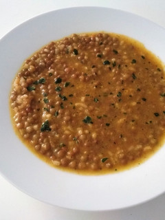 Una foto de Lentejas enriquecidas con arroz y verduras