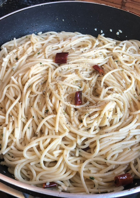 Una foto de Pasta al aglio