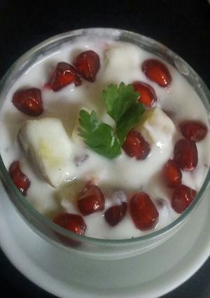 A picture of Apple pomegranate Raita.