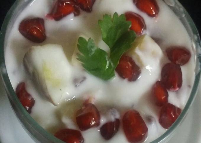 Apple pomegranate Raita