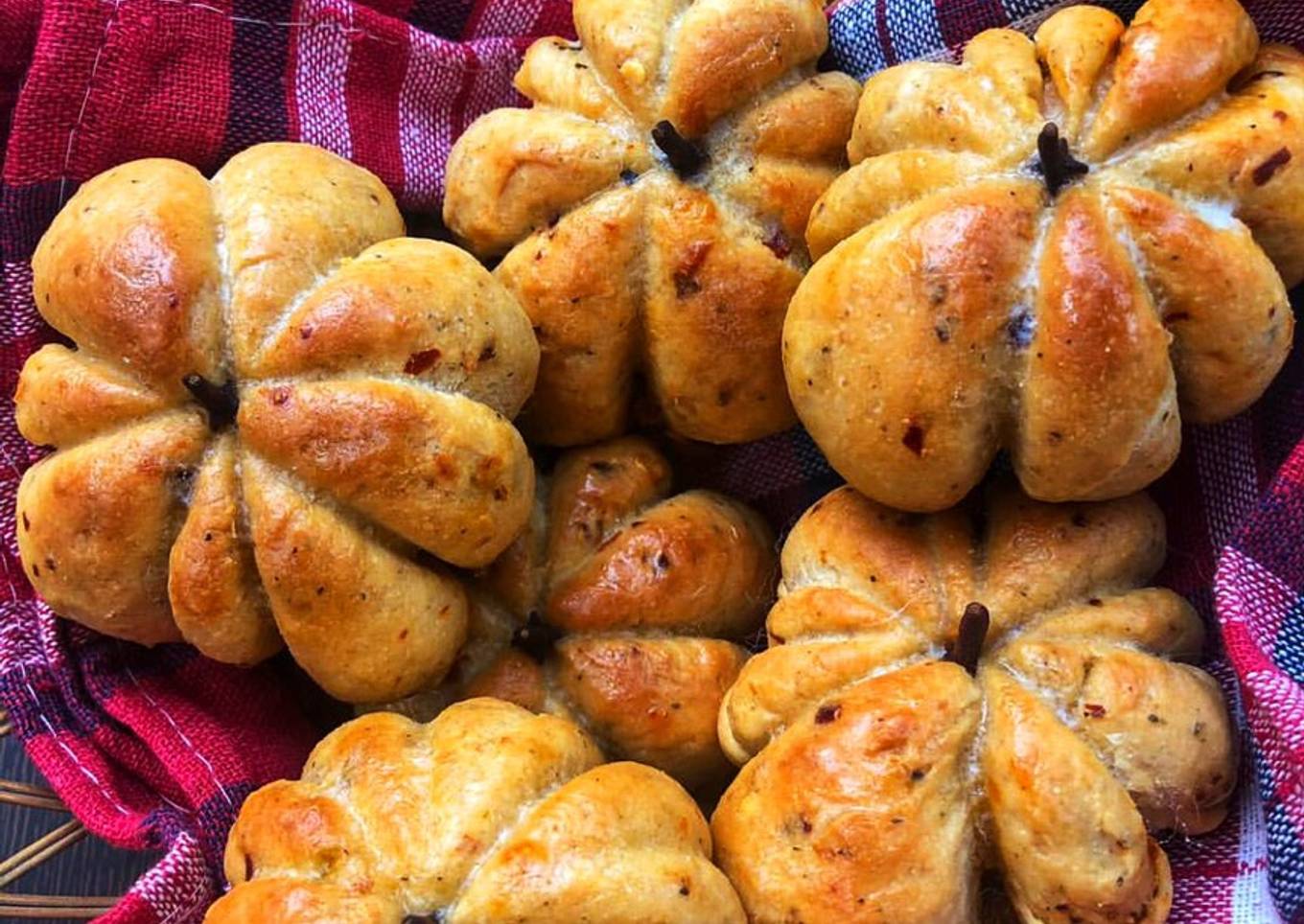 Pumpkin shaped pizza pockets