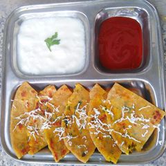 पनीर का पराठा A picture of पनीर का पराठा.