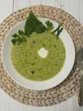 Cukkinikrémleves 🍵 citromos 🍋fűszeres 🌿 és fokhagymás 🧄 olajjal