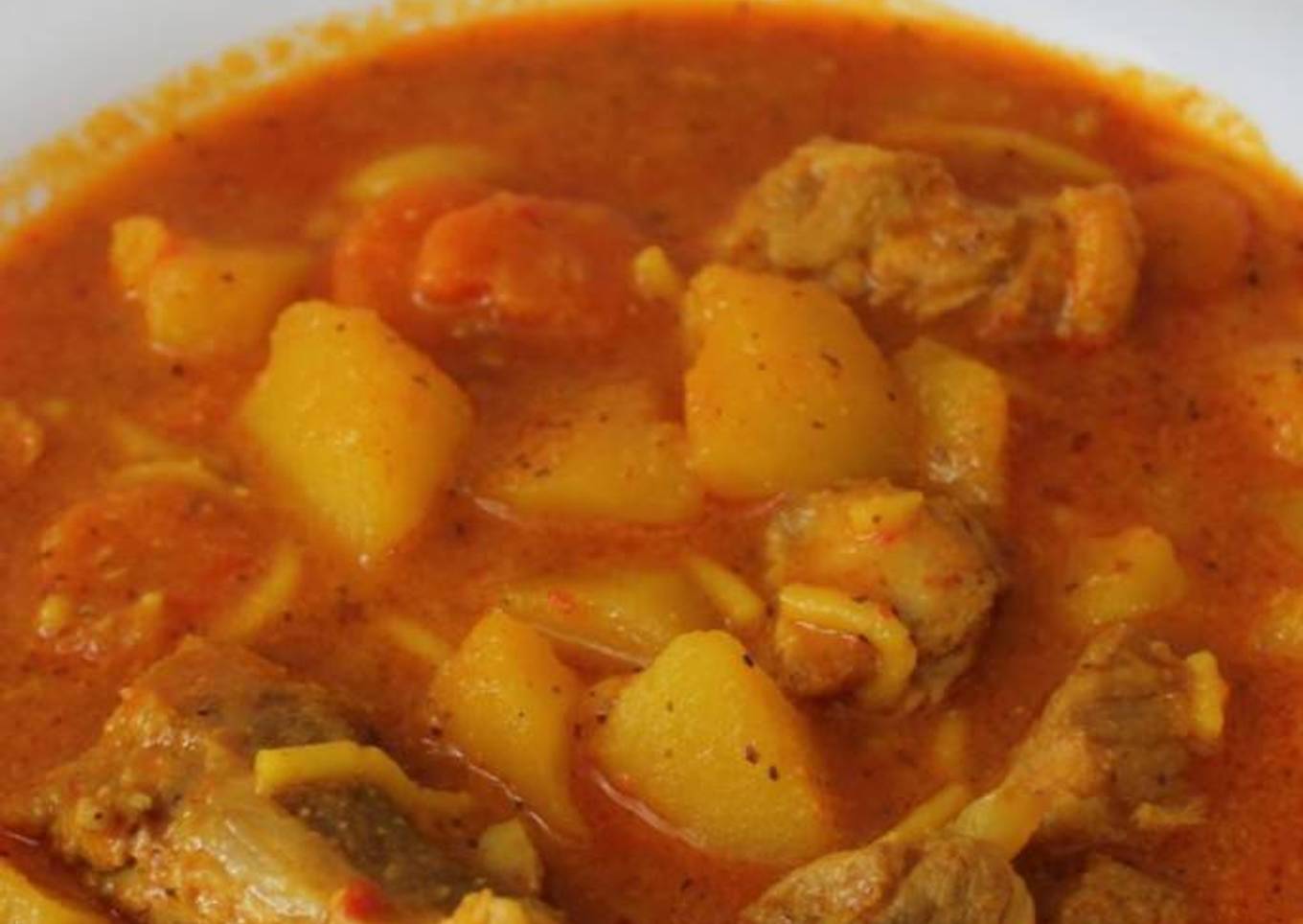 Patatas guisadas con pollo