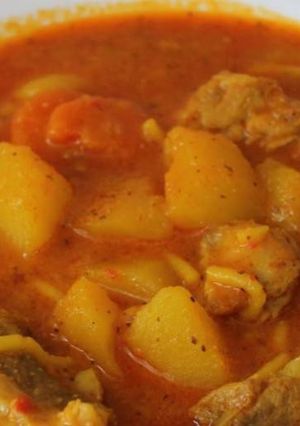 Una foto de Patatas guisadas con pollo