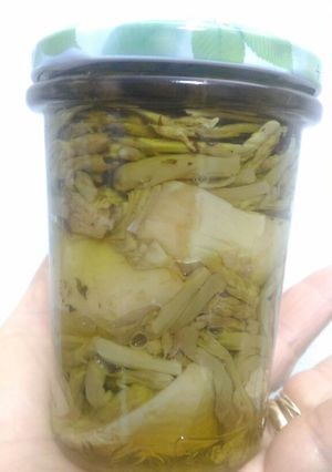 Foto di Carciofi e asparagi selvatici sott'olio