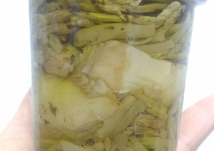 Carciofi e asparagi selvatici sott'olio