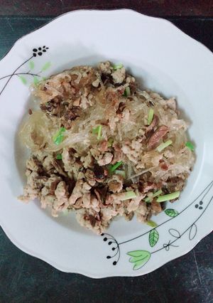 Hình của món Miến xào thịt.