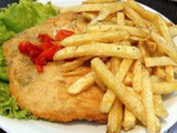 Milanesas con papas y ensalada😊