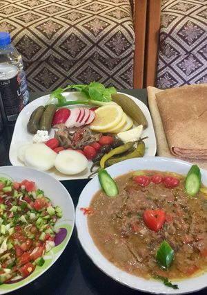 صورة لوصفة فول مدمس و سلطة عربية على طريقة المهندس محمد شحرور