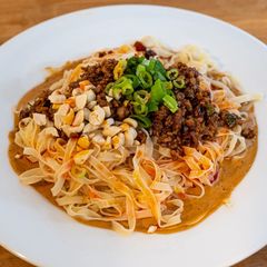 A picture of Dry dandan noodles.