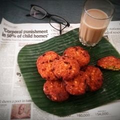 A picture of Parippu Vada.