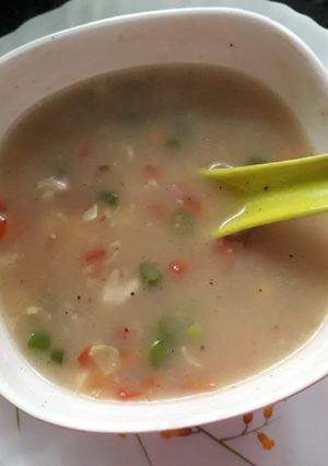 চিকেন স্যুপ (Chicken soup recipe in Bengali) রেসিপির প্রধান ছবি