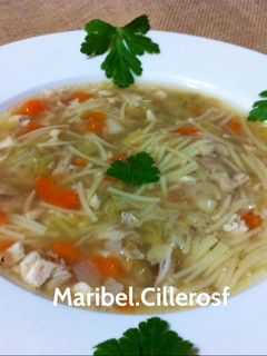 Una foto de Sopa de pollo con fideos