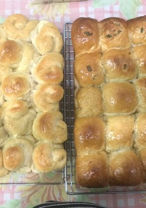 A picture of Honey Scallion & Butter Dinner Rolls with Pre-Ferment.