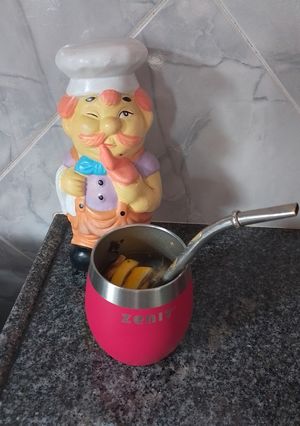 Una foto de Mate de Té con Limón y Jengibre 🍋🫚🍊(con IA 😉🥰)