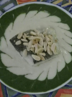 Una foto de Bacalao con crema de espinacas y puré de almendras