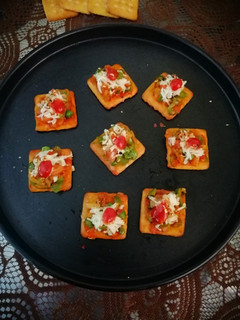 क्रैक जैक पिज़्ज़ा बाइट (Krackjack pizza bite recipe in Hindi) रेसिपी मुख्य फोटो