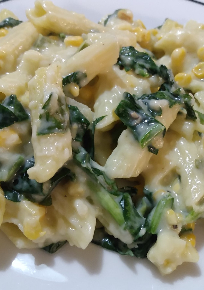 Una foto de Mostacholi rallados con vegetales y salsa de queso. (Sin tacc)