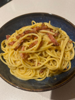 Una foto de Espaguetis a la carbonara tradicional (sin nata)🥚🥓
