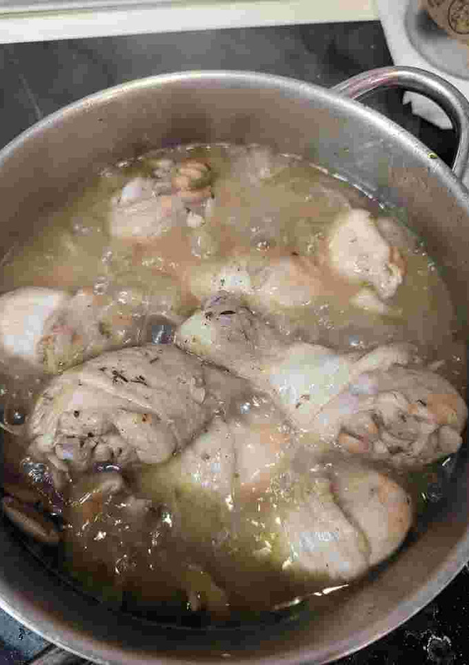 Una foto de Muslitos de pollo en salsa