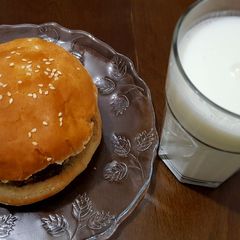 A picture of My Burger with My AYRAN.
