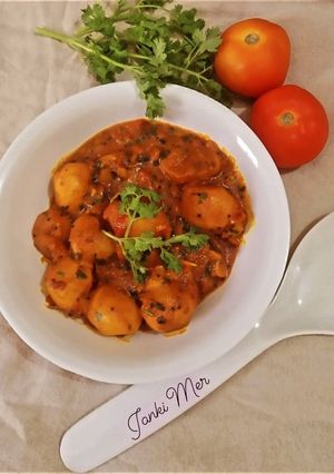 લસણિયા બટાકા (Lasaniya Bataka Recipe In Gujarati) રેસીપી મુખ્ય ફોટો