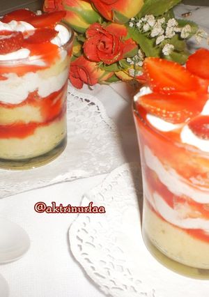 Foto resep STRAWBERRY CHEESECAKE IN JAR