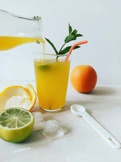 ऑरेंज लेमोनेड (orange lemonade recipe in Hindi) रेसिपी मुख्य फोटो