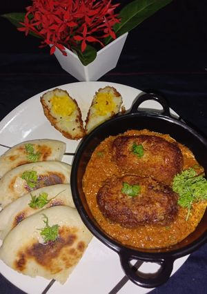 A picture of Vegetarian Potato egg curry with butter kulcha.