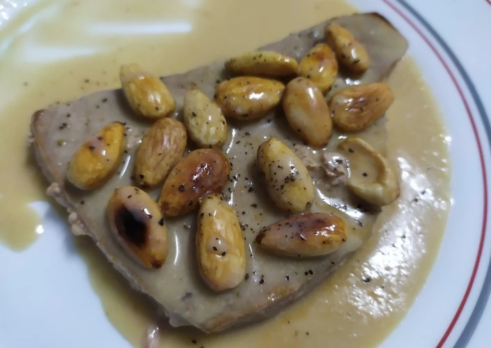 Pasos sencillos para Preparar  Atún en salsa de coco con almendras