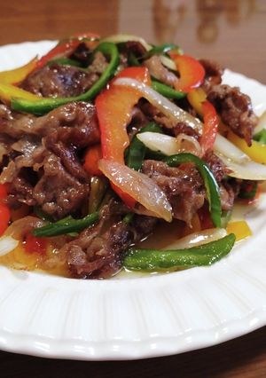 A picture of Stir-Fried Vegetables and Sliced Beef with Sukiyaki Sauce.