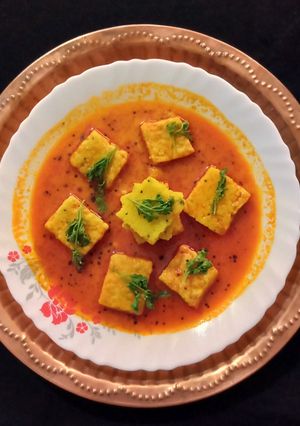 ગુજરાતી ઢોકળી નું શાક (Dhokli sabji recipe in Gujarati) રેસીપી મુખ્ય ફોટો