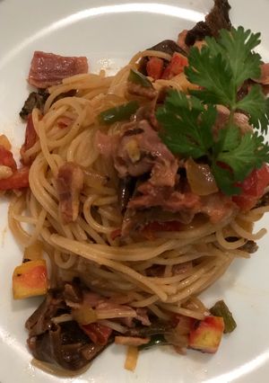 Una foto de Vermicelli con champiñones y jamón serrano
