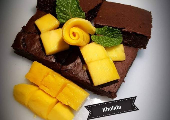 Brownies with Mangoes