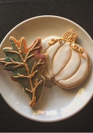 A picture of Pumpkin spiced sugar cookies and royal icing.
