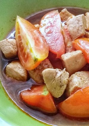 A picture of Gulai Telur Ayam & Tomat / Indonesian Chicken Egg & Tomato Curry.