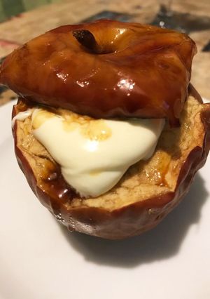 Una foto de Manzanas caramelizadas con crema