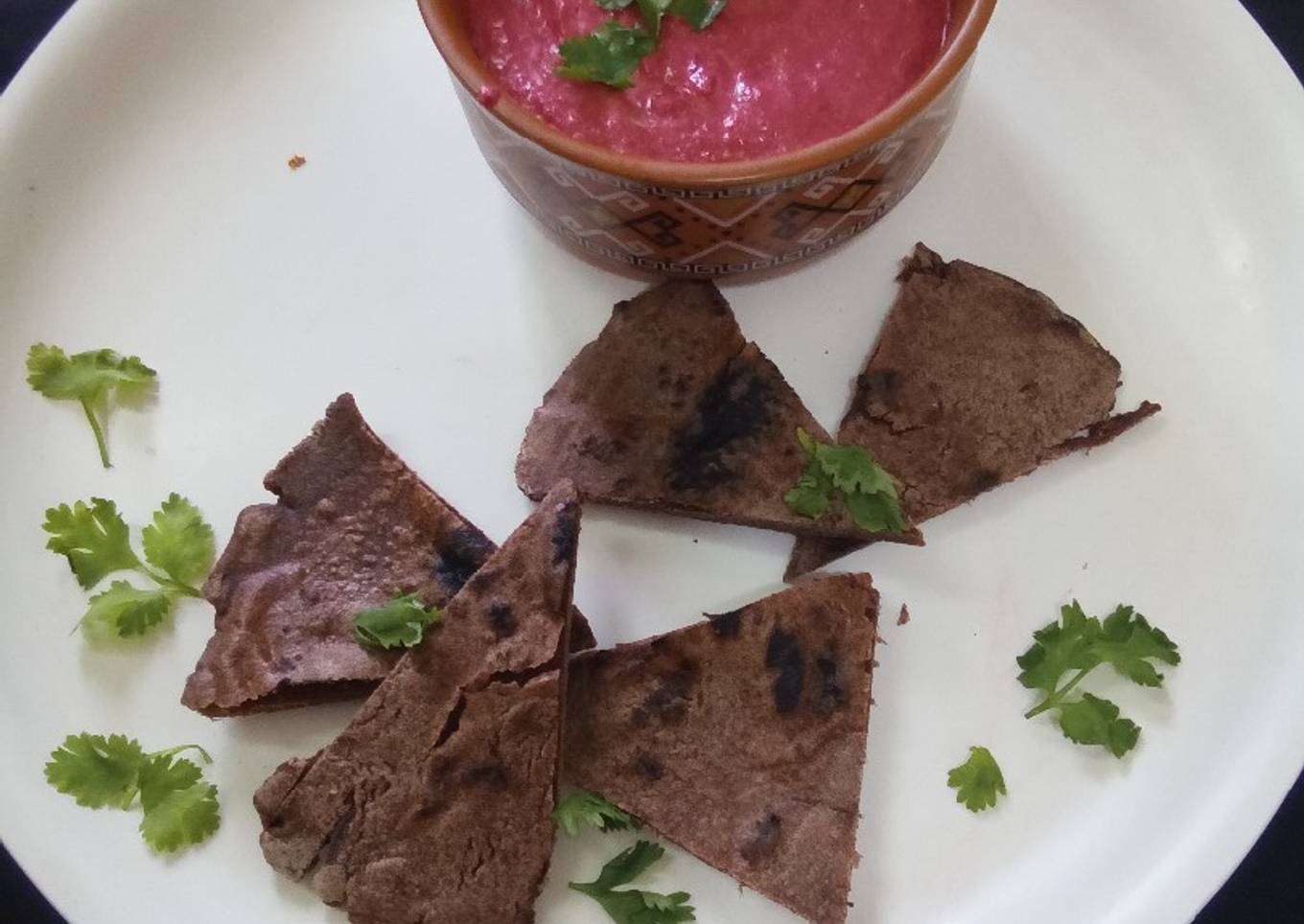 Beetroot dip with ragi nachos