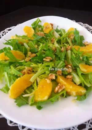 Una foto de Ensalada de achicoria con naranja y nueces