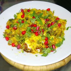 A picture of Aloo masala chaat.