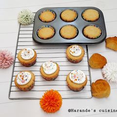 A picture of Vanilla cupcakes.