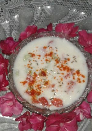 A picture of #खीरा टमाटर का रायता.