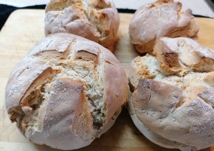 Pan casero de ajo y sésamo